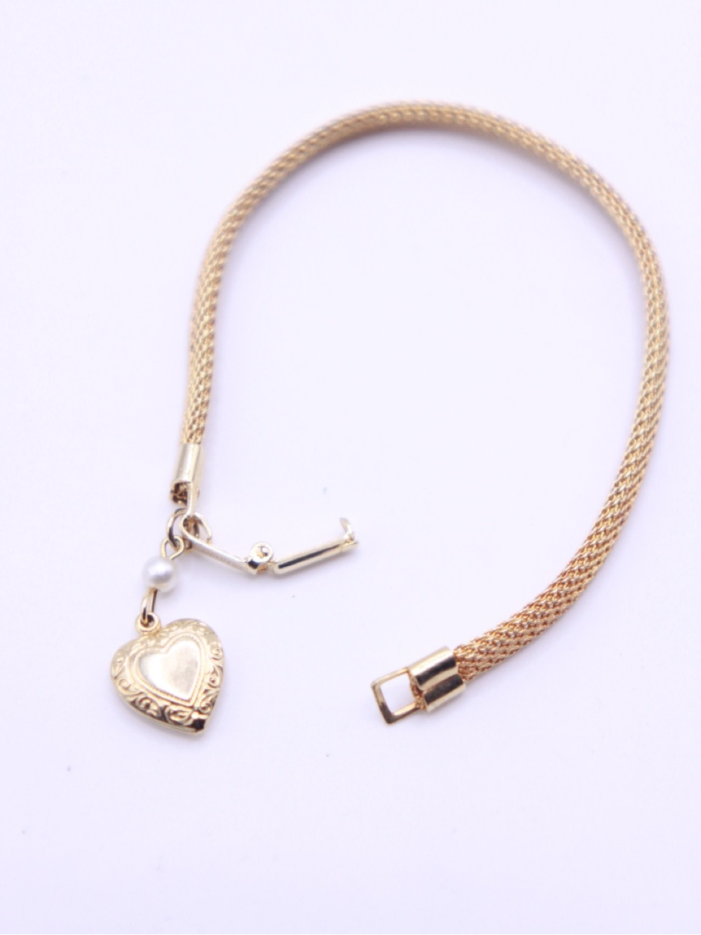 Vintage 1970s Sarah Coventry Gold tone Heart Charm mesh Bracelet